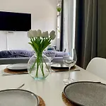 Cosy Seaside 1br Apartment, Ac, Open Views Апартаменты *