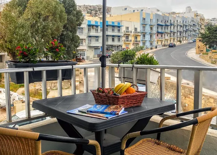 Cosy Seaside 1br Apartment, Ac, Open Views *