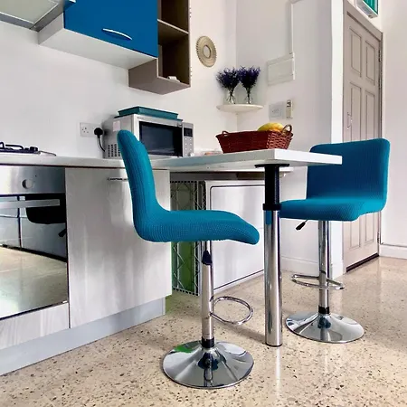 Cosy Seaside 1br Apartment, Ac, Open Views Apartment