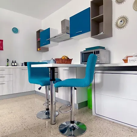 Cosy Seaside 1br Apartment, Ac, Open Views アパート *