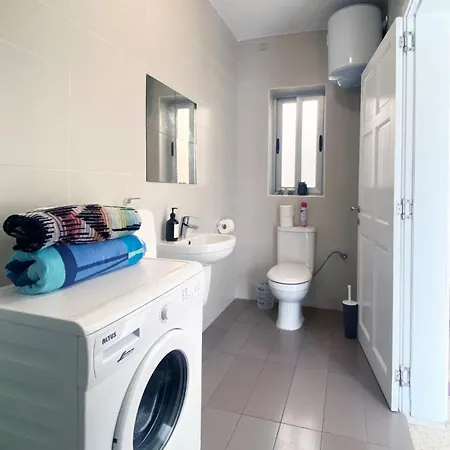 Cosy Seaside 1br Apartment, Ac, Open Views *