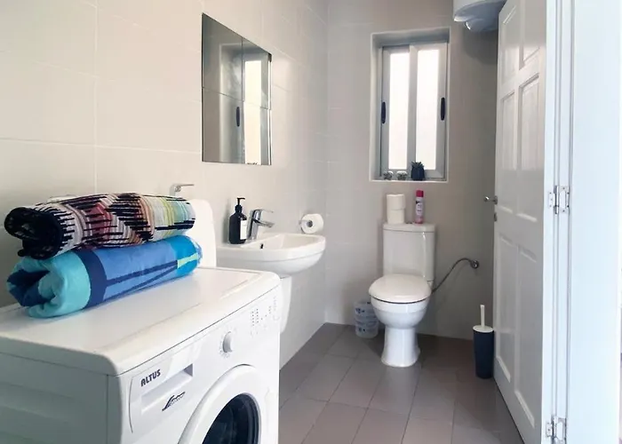 Cosy Seaside 1br Apartment, Ac, Open Views *